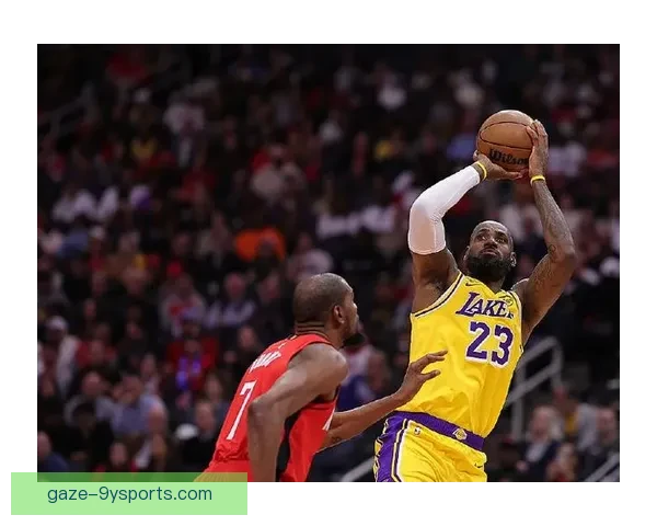 NBA最新动态：詹姆斯领衔湖人逆袭获胜 杜兰特状态回暖助太阳全力冲击季后赛