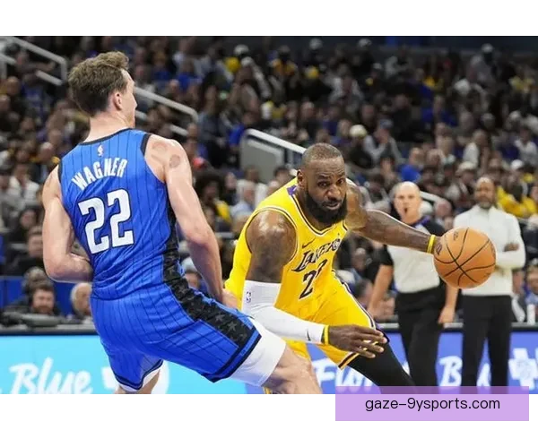 湖人迎关键战詹眉联手冲击季后赛席位全队状态回暖引关注